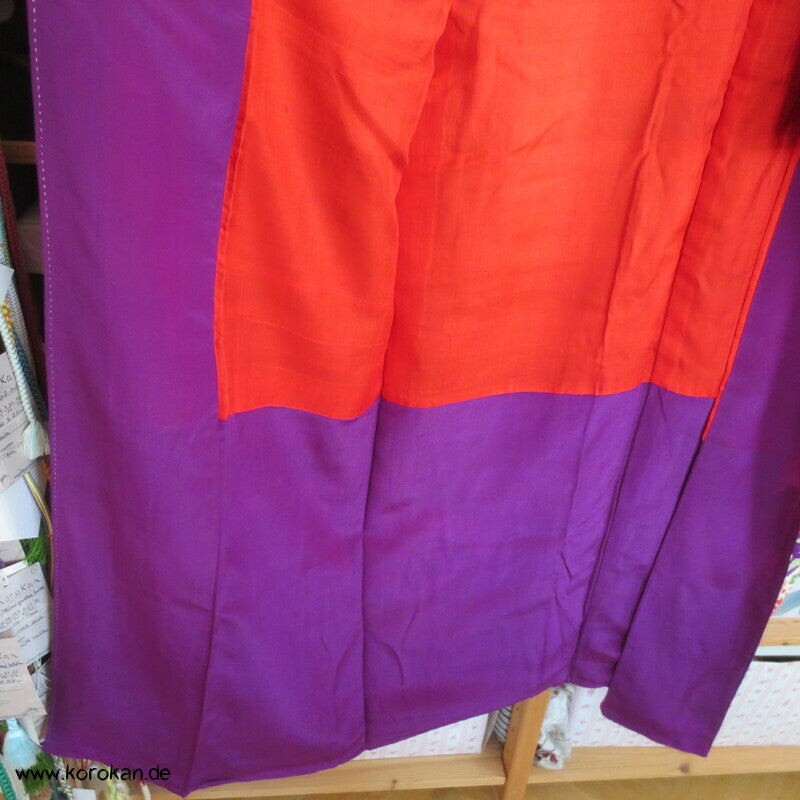 Furisode Seiden Kimono, Murasaki lila, antik, teilbestickt