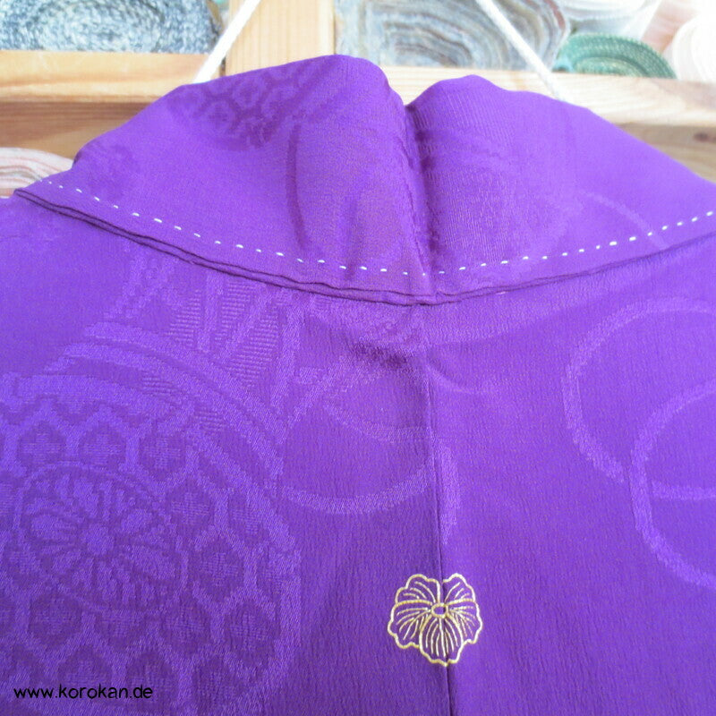 Furisode Seiden Kimono, Murasaki lila, antik, teilbestickt