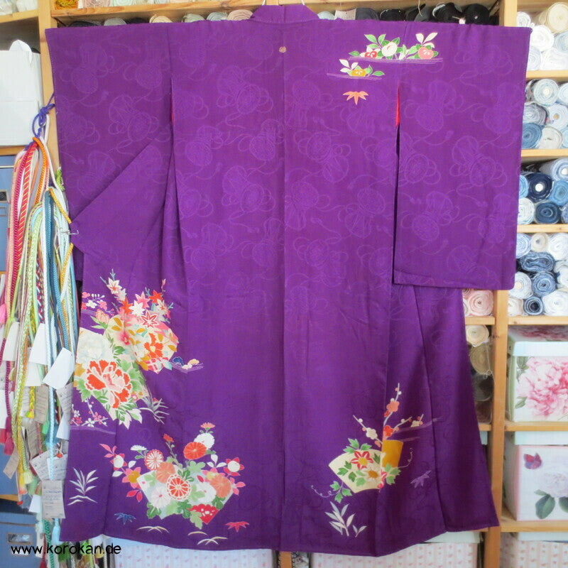 Furisode Seiden Kimono, Murasaki lila, antik, teilbestickt