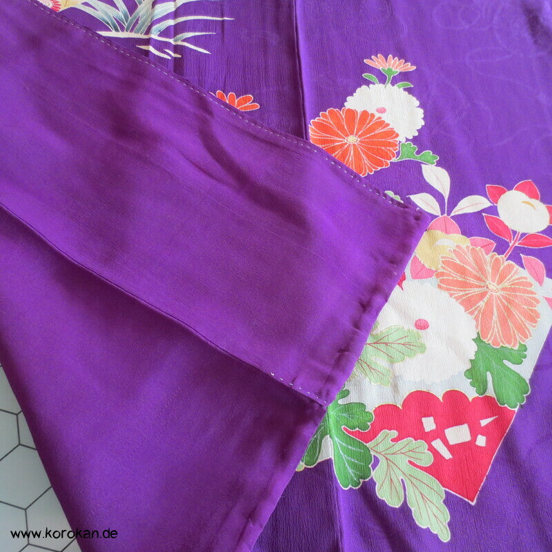 Furisode Seiden Kimono, Murasaki lila, antik, teilbestickt