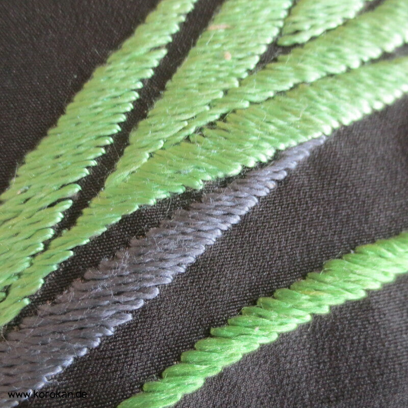 schwarzer Seiden Nagoya Obi, gesticktes Iris Motiv