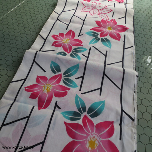 Pinke Blüten vor Higaki Muster Yukata Kimono Baumwollstoff