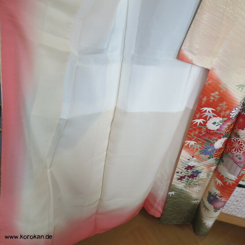 Golddruckmuster auf diagonalen Streifen Seidendamast Furisode Kimono