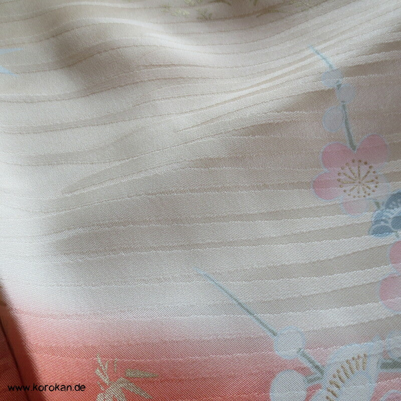 Golddruckmuster auf diagonalen Streifen Seidendamast Furisode Kimono