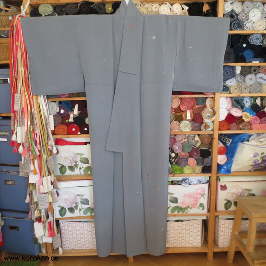 grau, kleine Stickereien Komon / Tsukesage Seiden Kimono