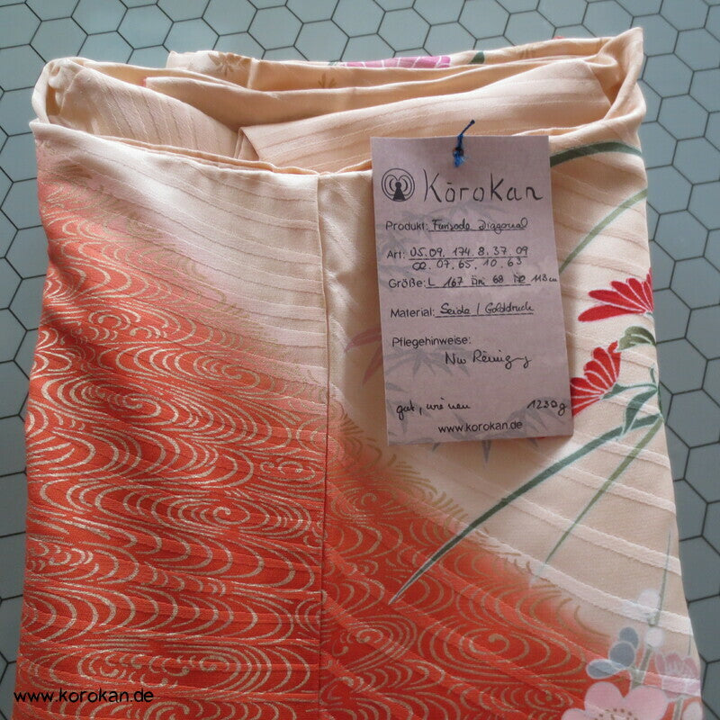 Golddruckmuster auf diagonalen Streifen Seidendamast Furisode Kimono