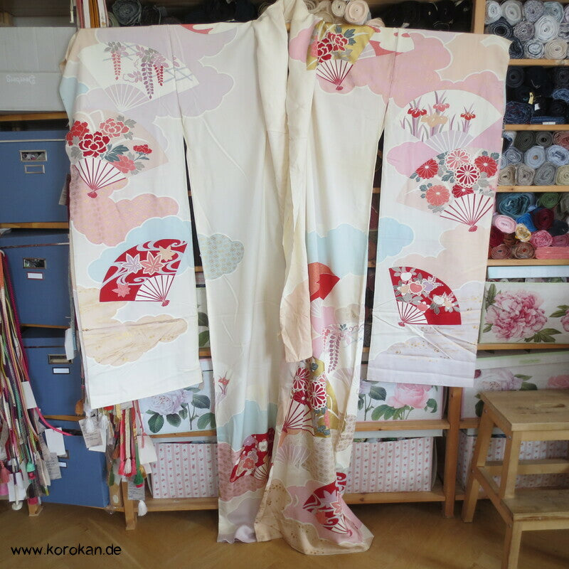 Fächer, Blüten Furisode, Seidendamast Karieba Kimono Stoff