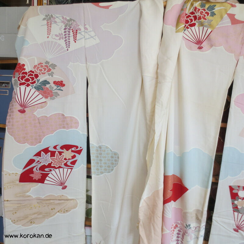 Fächer, Blüten Furisode, Seidendamast Karieba Kimono Stoff