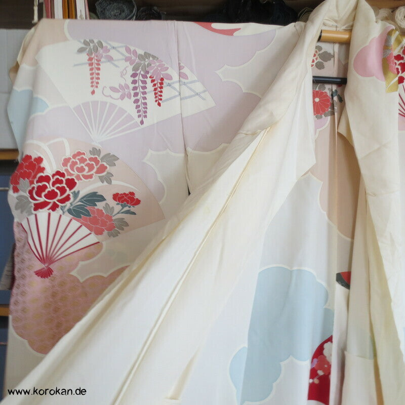 Fächer, Blüten Furisode, Seidendamast Karieba Kimono Stoff