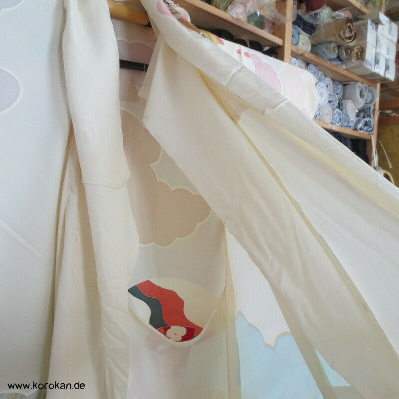 Fächer, Blüten Furisode, Seidendamast Karieba Kimono Stoff