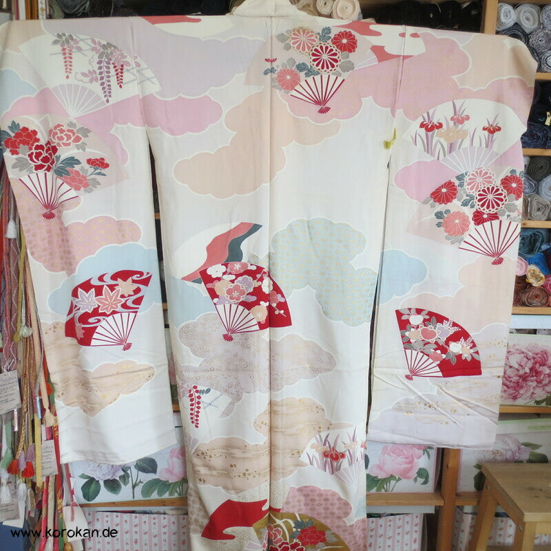 Fächer, Blüten Furisode, Seidendamast Karieba Kimono Stoff