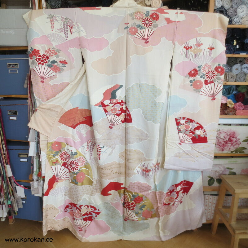 Fächer, Blüten Furisode, Seidendamast Karieba Kimono Stoff