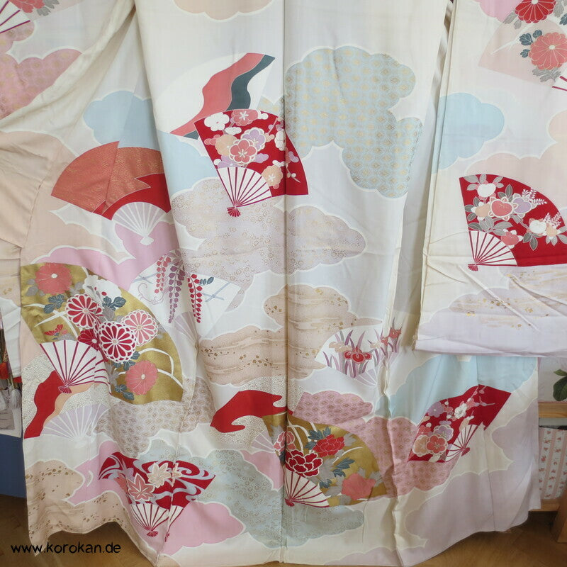 Fächer, Blüten Furisode, Seidendamast Karieba Kimono Stoff