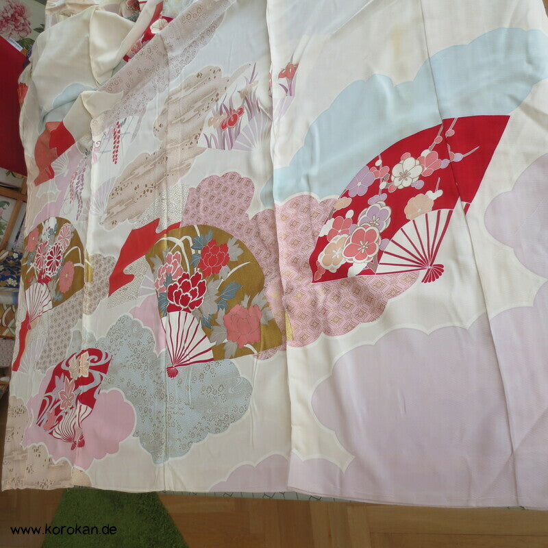 Fächer, Blüten Furisode, Seidendamast Karieba Kimono Stoff