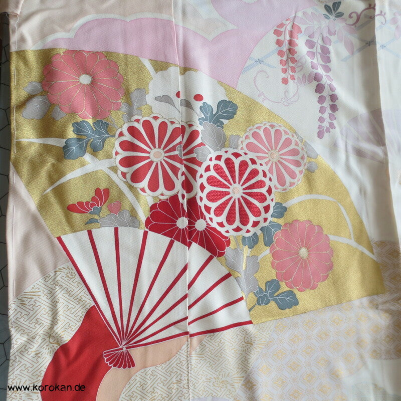 Fächer, Blüten Furisode, Seidendamast Karieba Kimono Stoff
