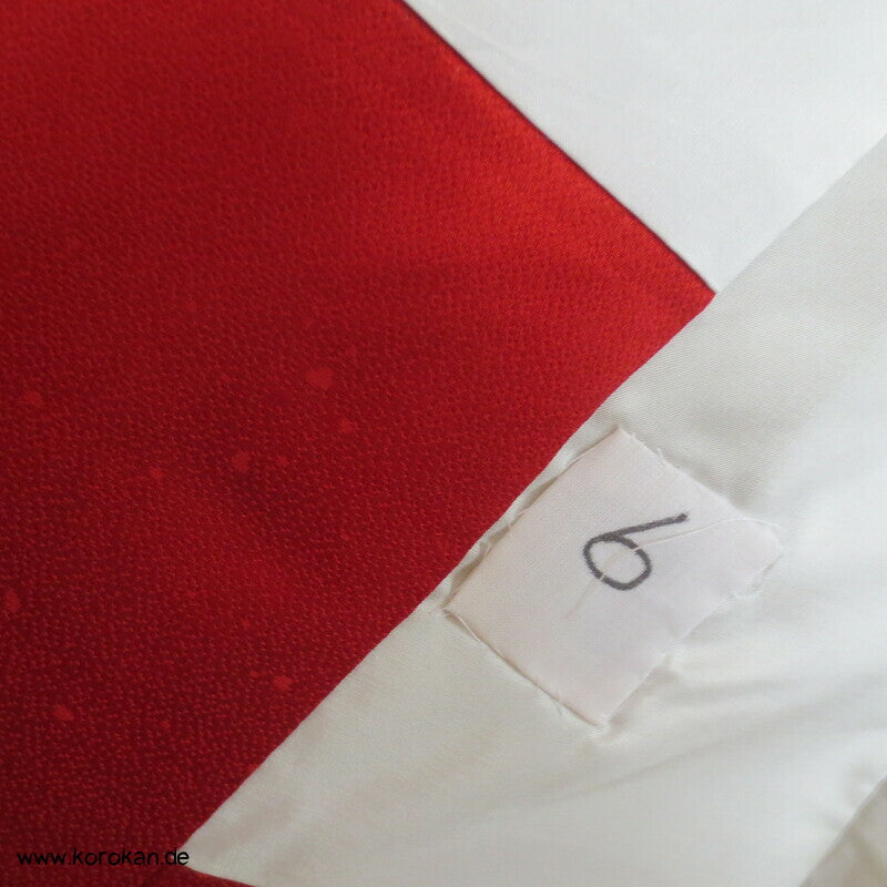 riesige Schmetterlinge auf curryfarbener Seide Furisode Kimono, modern