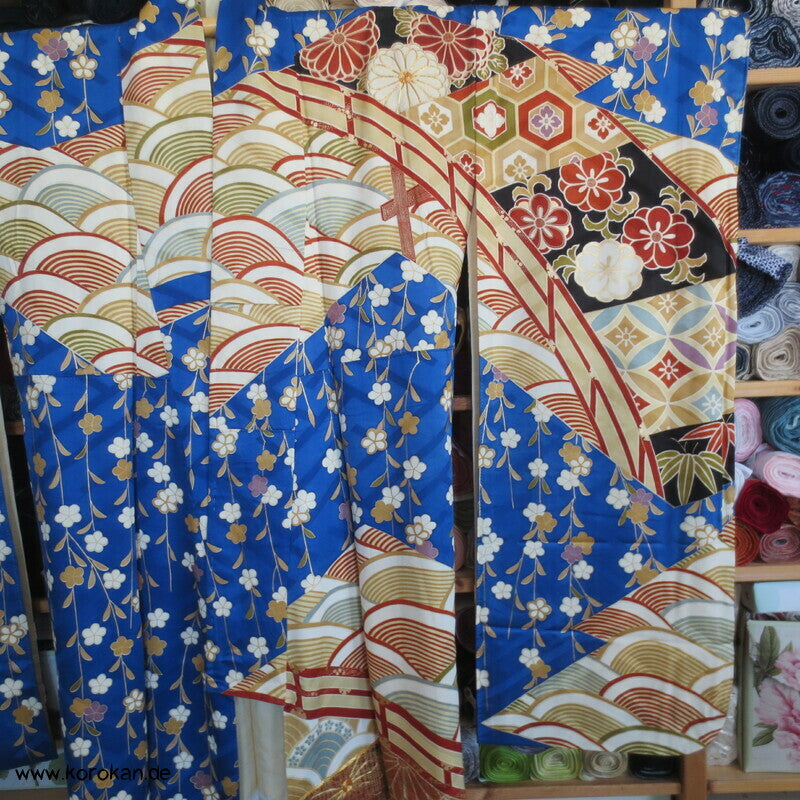 Brücken über Wellen mit Gold und hängenden Blüten Furisode Seidendamast Kimono