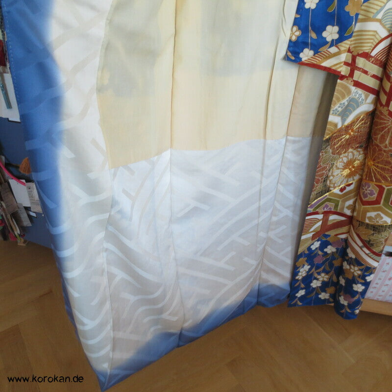 Brücken über Wellen mit Gold und hängenden Blüten Furisode Seidendamast Kimono