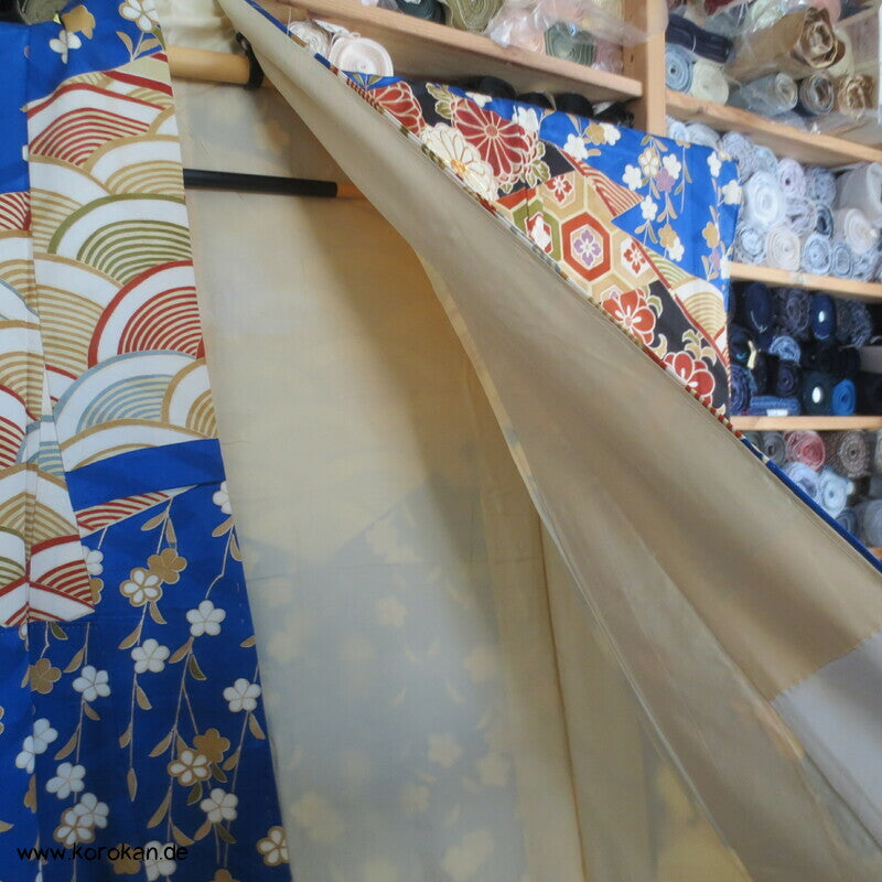 Brücken über Wellen mit Gold und hängenden Blüten Furisode Seidendamast Kimono