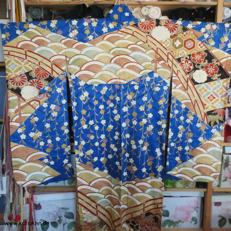 Brücken über Wellen mit Gold und hängenden Blüten Furisode Seidendamast Kimono