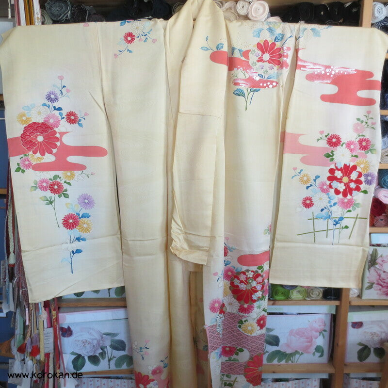 Blüten Furisode Seidendamast Karieba