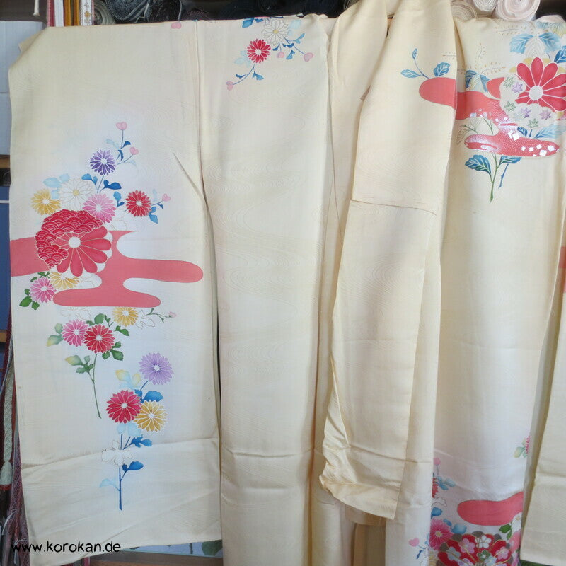 Blüten Furisode Seidendamast Karieba