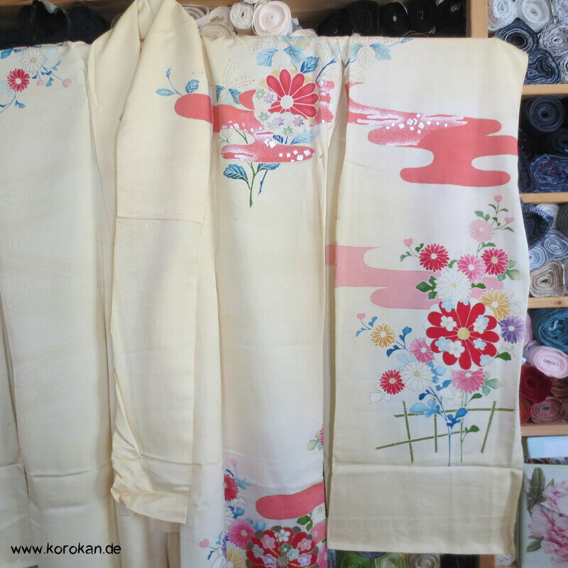 Blüten Furisode Seidendamast Karieba
