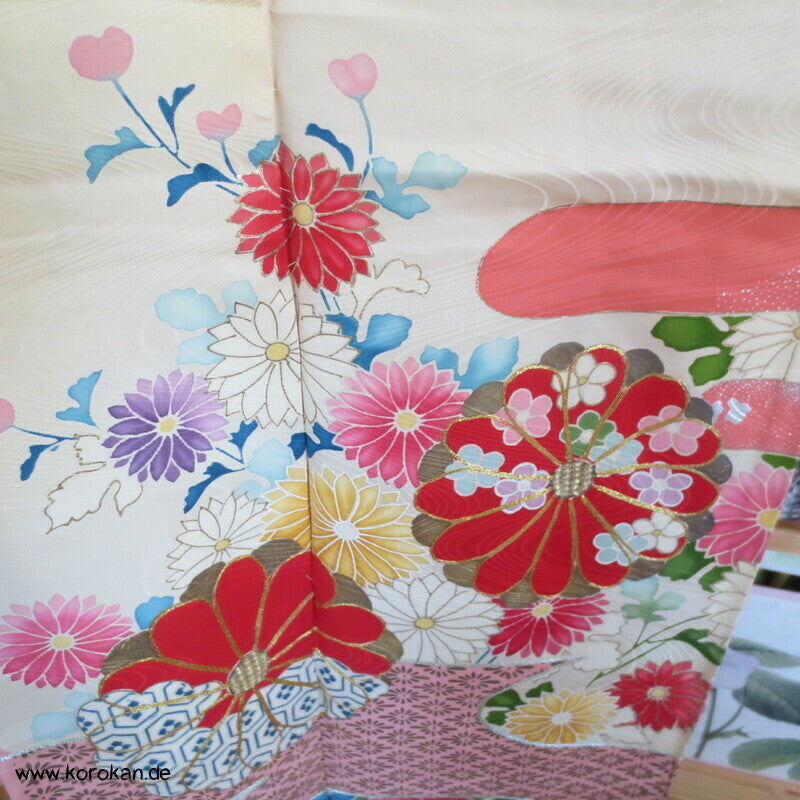 Blüten Furisode Seidendamast Karieba
