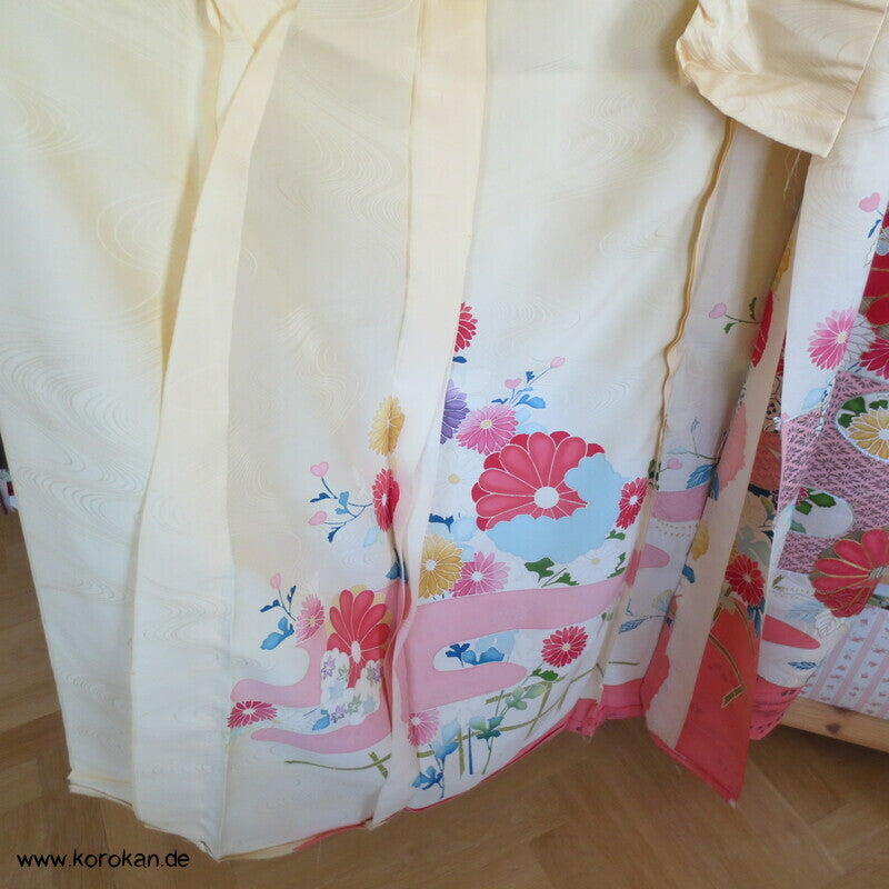 Blüten Furisode Seidendamast Karieba