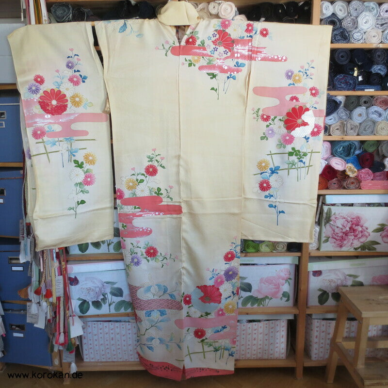 Blüten Furisode Seidendamast Karieba