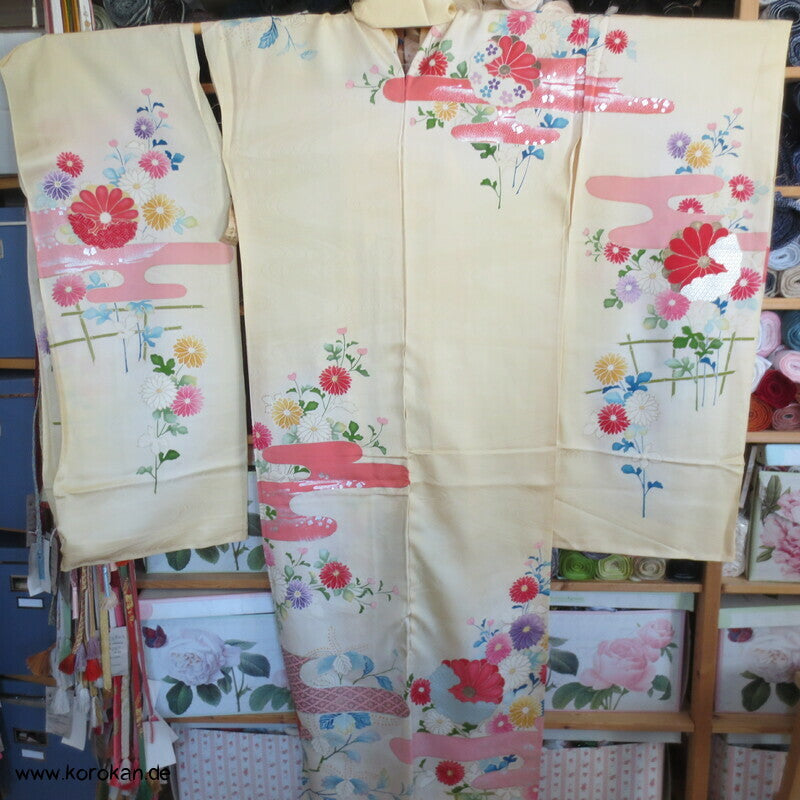 Blüten Furisode Seidendamast Karieba
