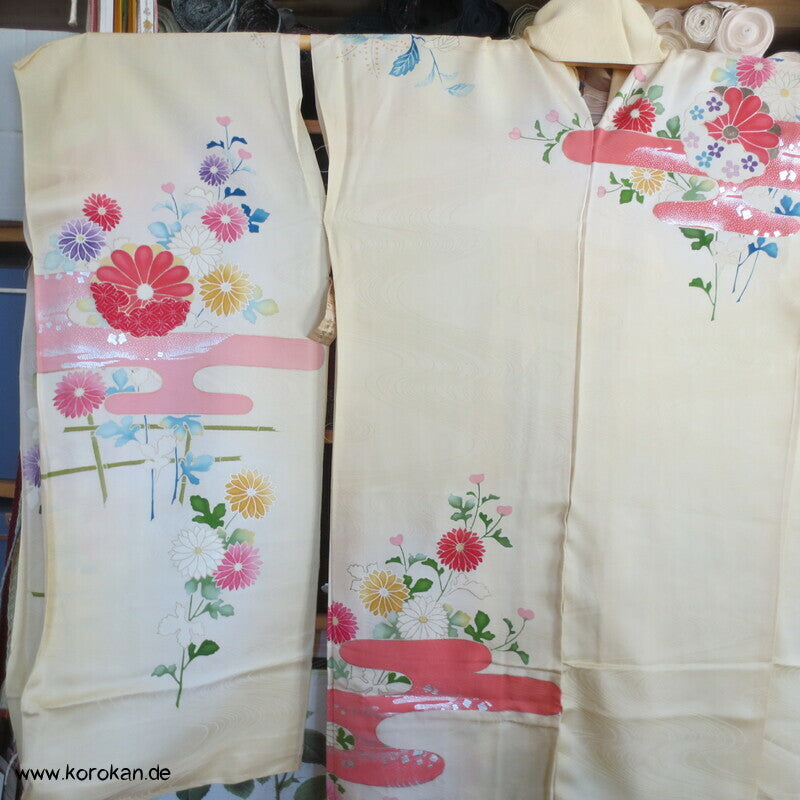Blüten Furisode Seidendamast Karieba