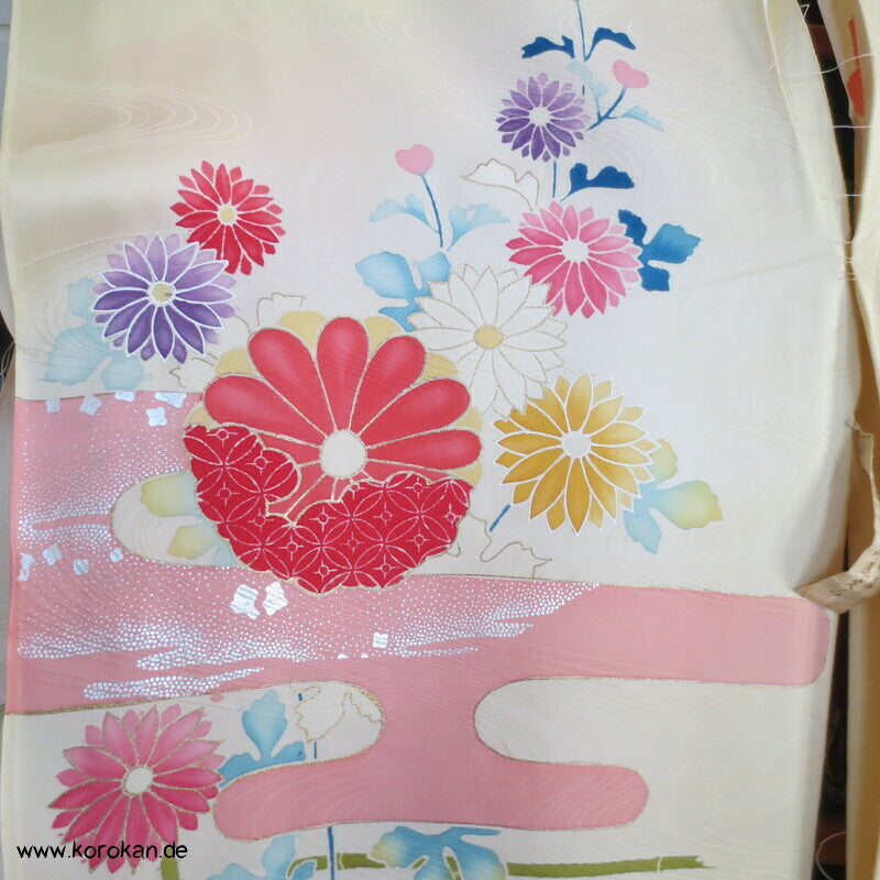 Blüten Furisode Seidendamast Karieba