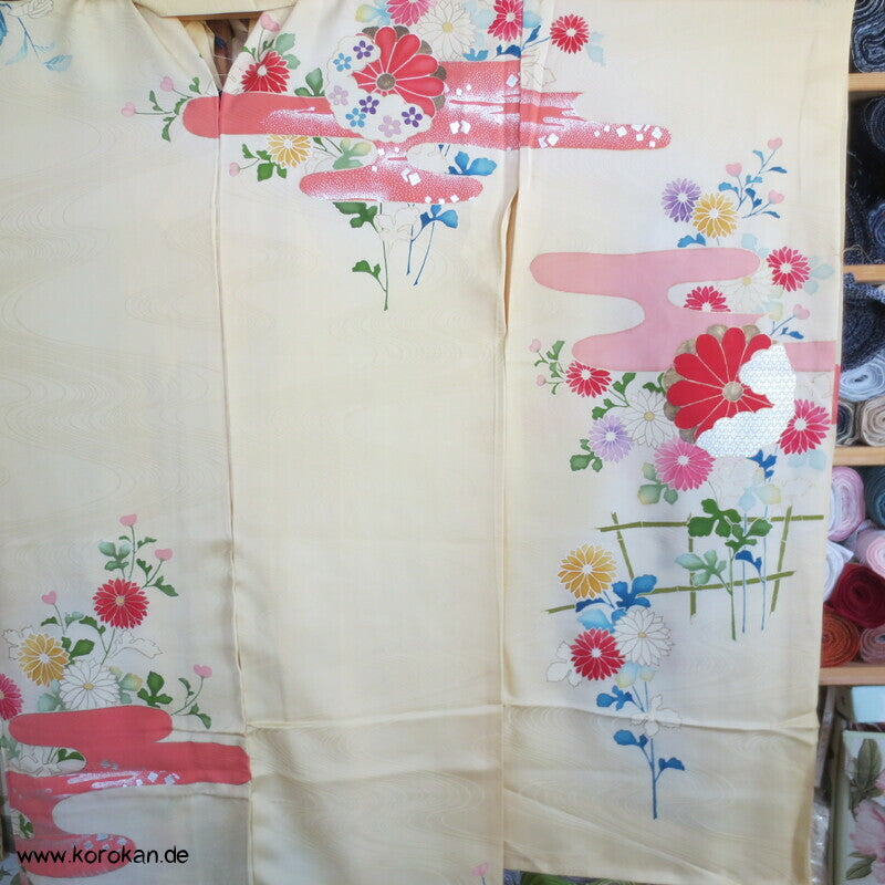 Blüten Furisode Seidendamast Karieba