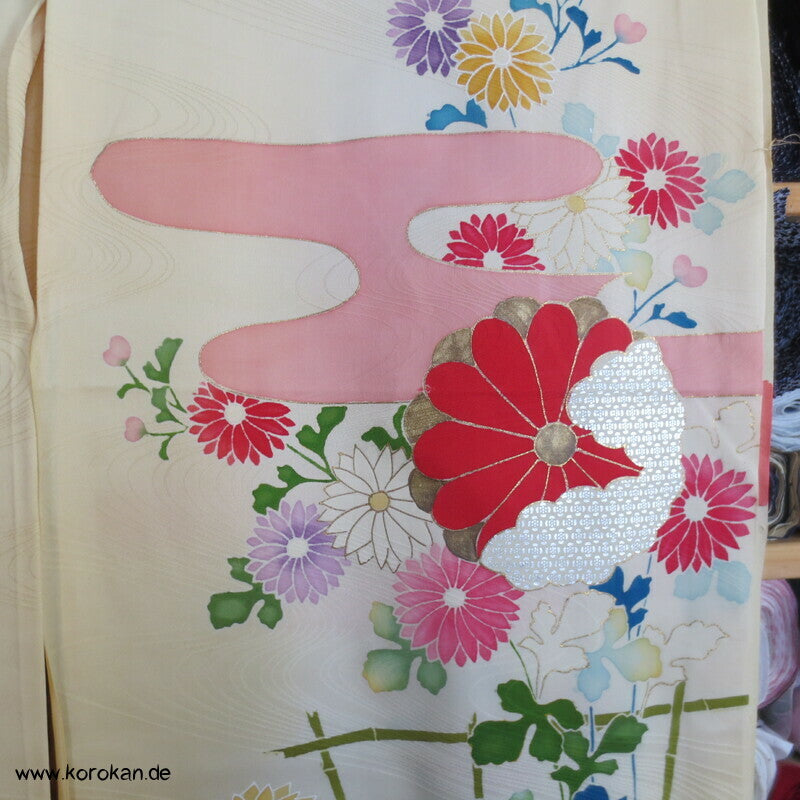 Blüten Furisode Seidendamast Karieba