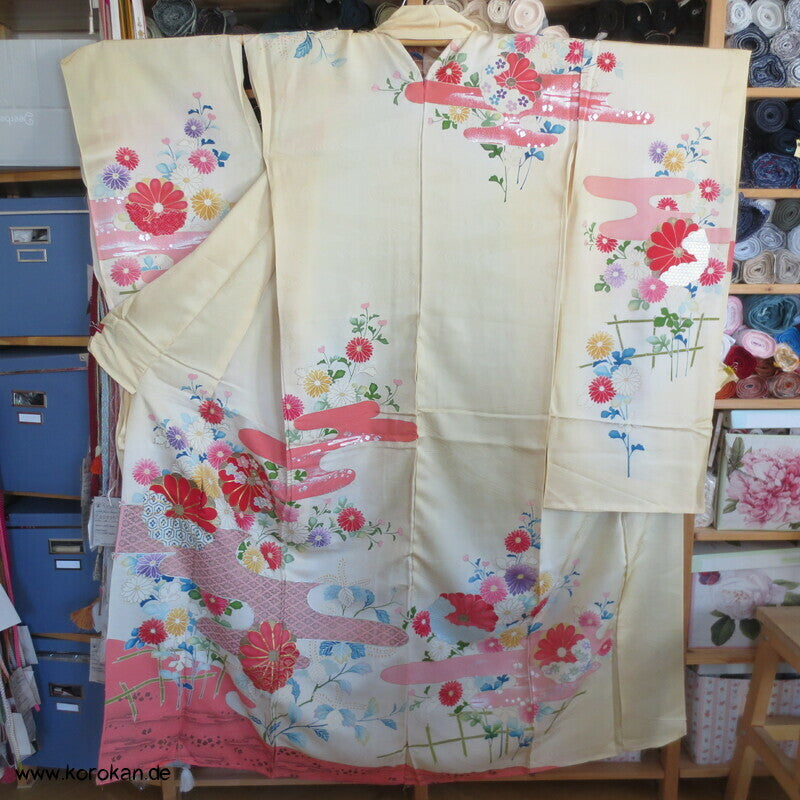 Blüten Furisode Seidendamast Karieba