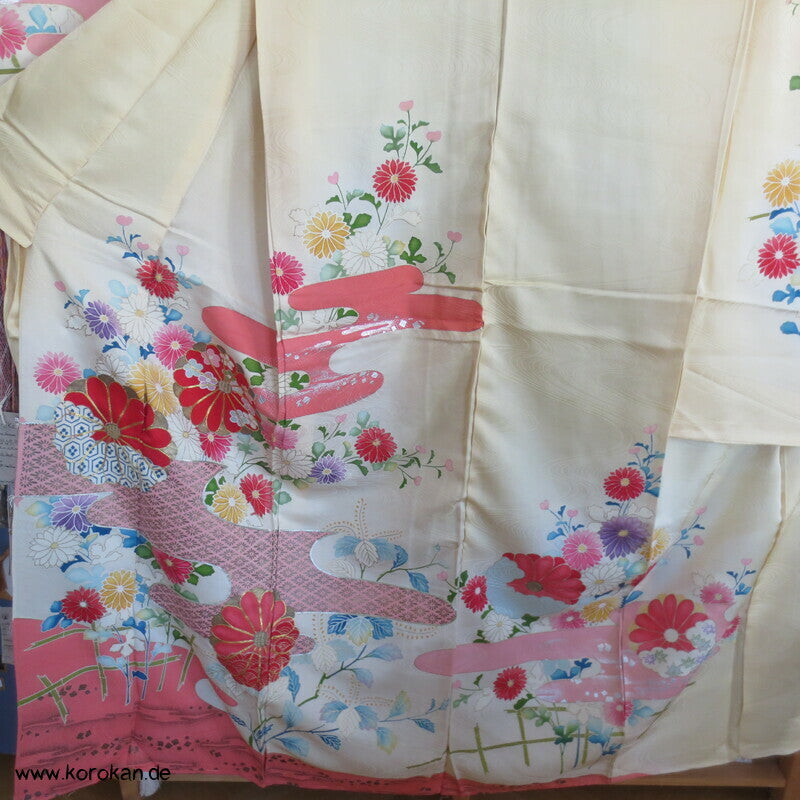 Blüten Furisode Seidendamast Karieba