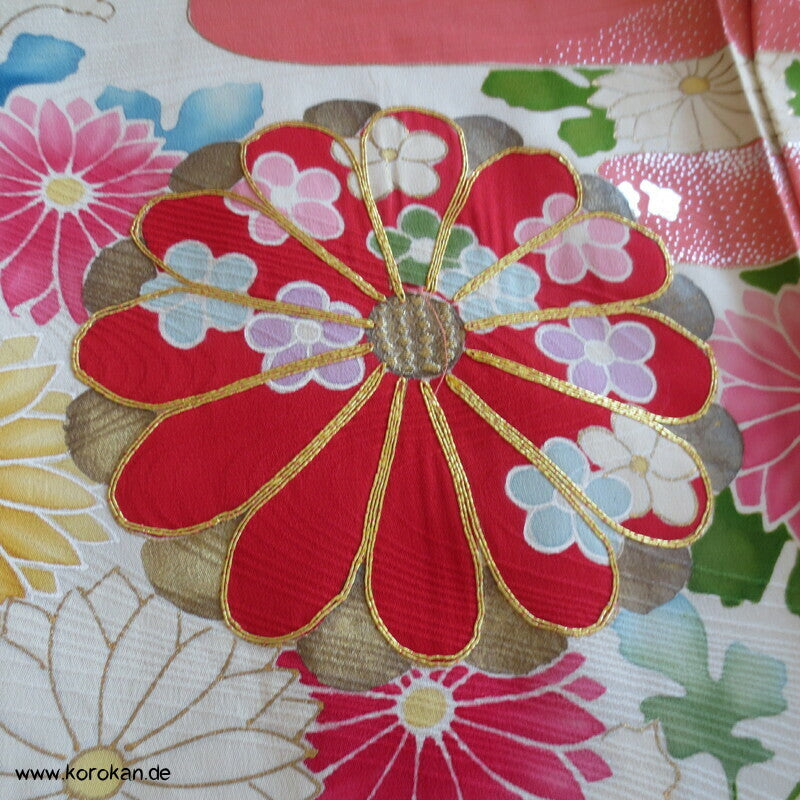 Blüten Furisode Seidendamast Karieba