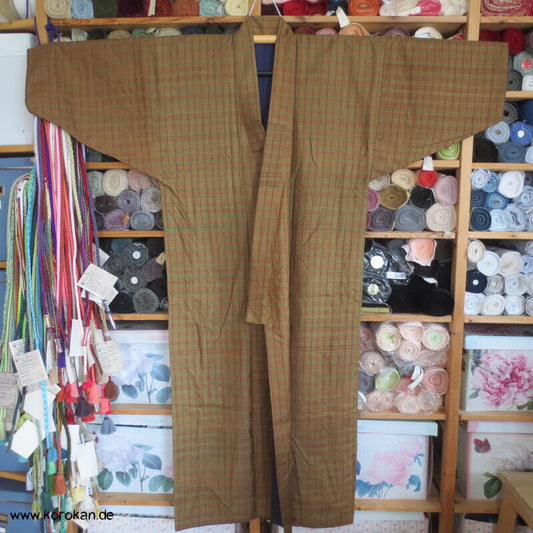 hellbraun karierter Tsumugi Seiden Happari Kimono
