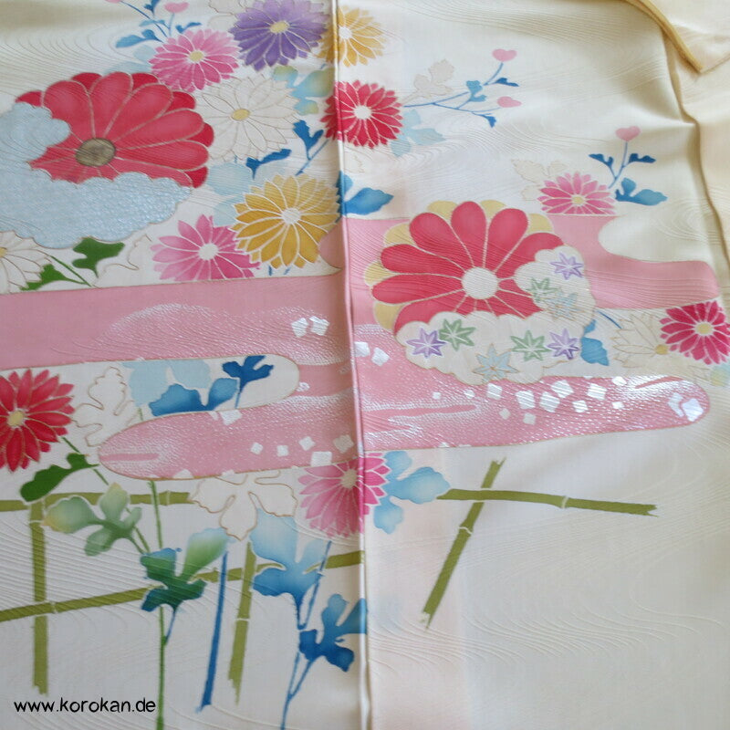 Blüten Furisode Seidendamast Karieba