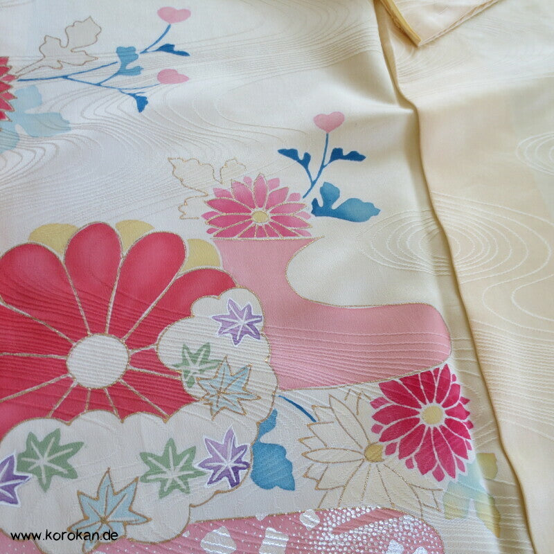 Blüten Furisode Seidendamast Karieba