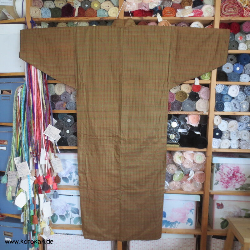 hellbraun karierter Tsumugi Seiden Happari Kimono