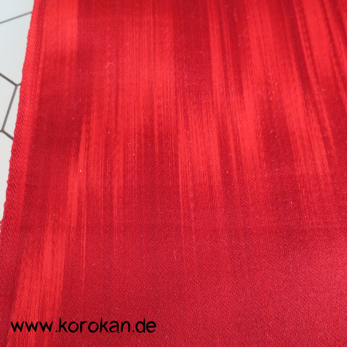 roter Ikat / Kasuri Streifen Satin Kimono Seide
