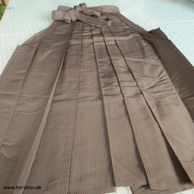 braun schwarz gestreifte Hakama - Andon - Rock - Typ