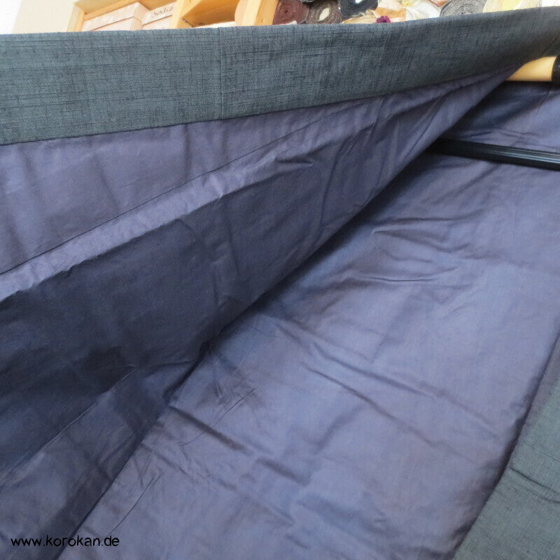 anthrazitgrauer Herren Tsumugi Seiden Kimono,