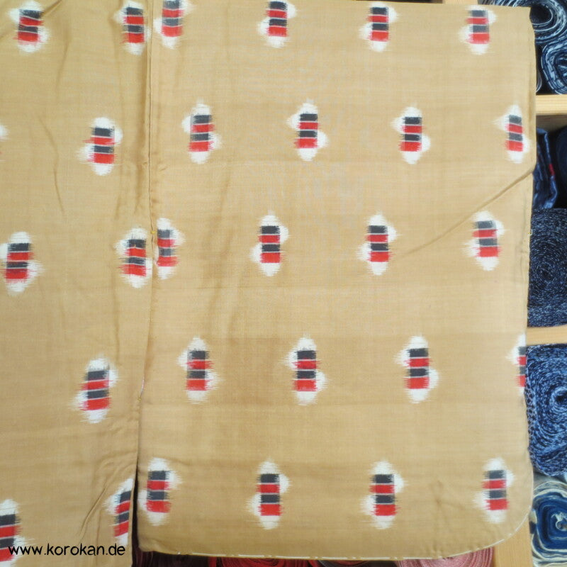 goldbeige mit rot-schwarz-weißen Elementen Hitoe Meisen Kimono