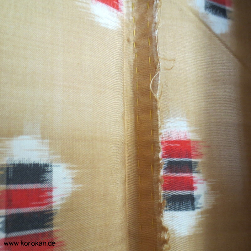 goldbeige mit rot-schwarz-weißen Elementen Hitoe Meisen Kimono