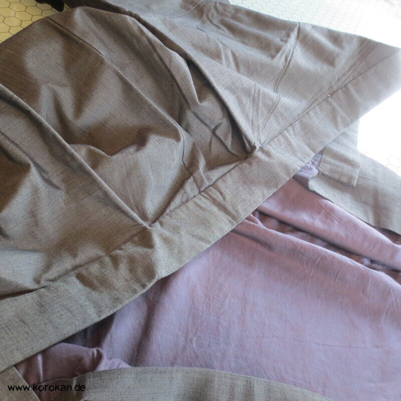 anthrazitgrauer Herren Tsumugi Seiden Kimono,