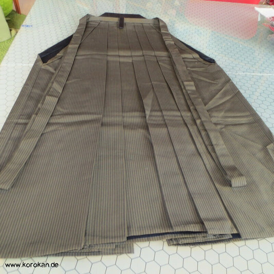 grün gestreifte Hakama - Andon - Rock - Typ