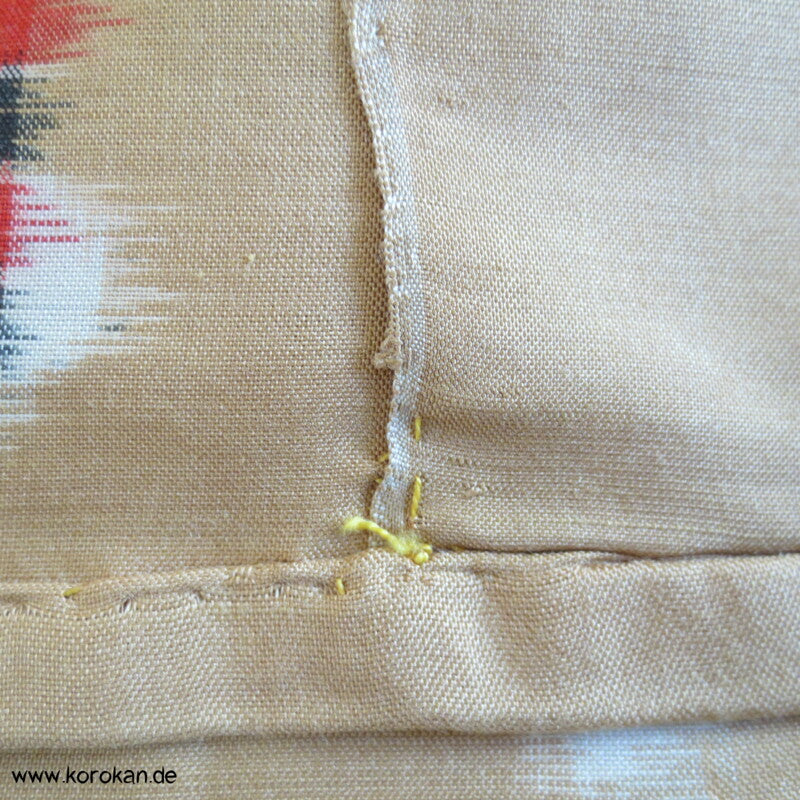 goldbeige mit rot-schwarz-weißen Elementen Hitoe Meisen Kimono